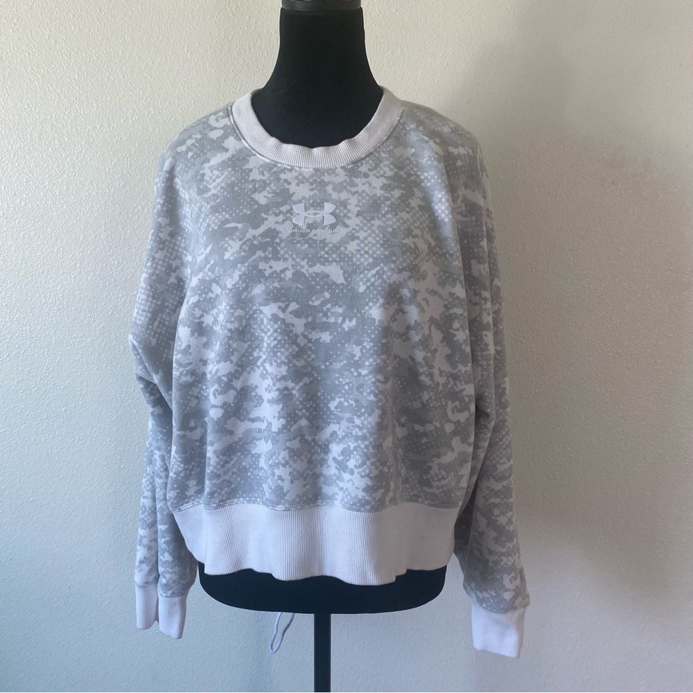 Under amour women sweater shirt size M